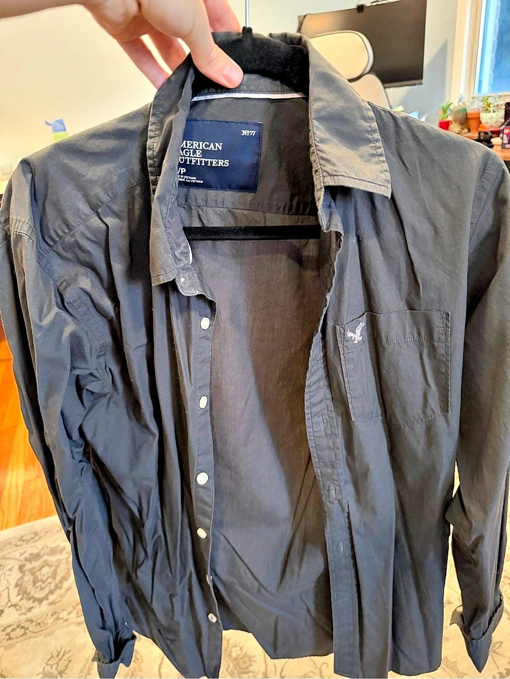 American Eagle Outfitters Casual Button Down Shirt in Black Size small
